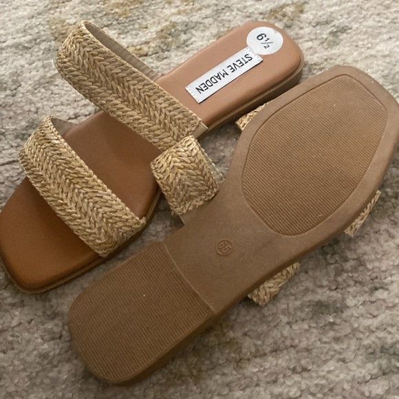 Size 6.5 - Picture 3 of 3